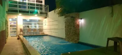 a swimming pool in a building at night at Casa con Piscina Privada Playas del Mar in Cartagena de Indias