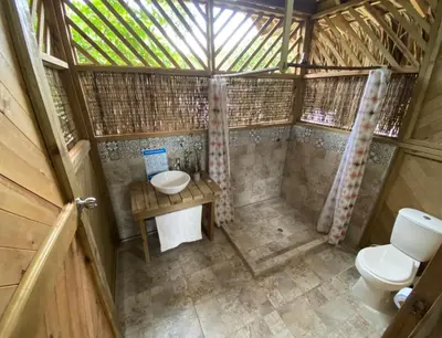 a small bathroom with a toilet and a sink at Centro Ubuntu in Isla Grande