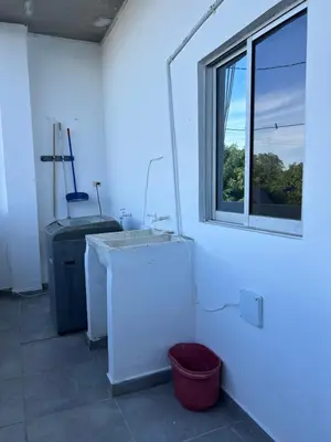 a room with a white wall and a window at ALTAVITA apart completo a 100 m del mar in Puerto Colombia