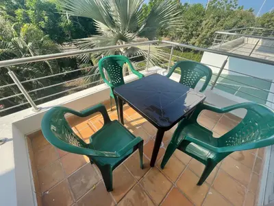 a table and four chairs on a balcony at Condominio Campestre Laguna Club Cartagena in Los Arrayanes