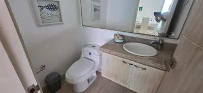 a small bathroom with a toilet and a sink at Hermoso Apartamento frente al mar, 4 habitaciones - Apto 801 in Coveñas