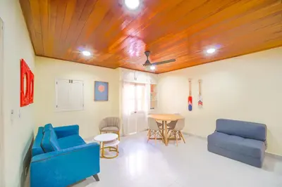 a living room with a blue couch and a table at conjunto habitacional las bóvedas in Cartagena de Indias