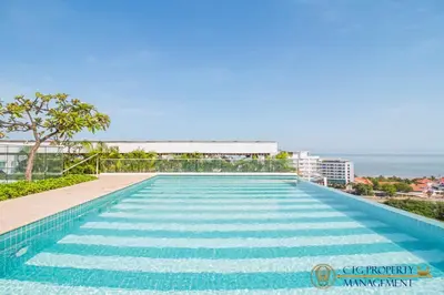 a swimming pool on the roof of a building at Martinique Cartagena - Apartamentos A Corta Caminata De Playa Azul in Cartagena de Indias