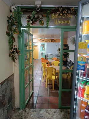 a restaurant with a dining room with a table and chairs at Hotel Costa mar in Barranquilla
