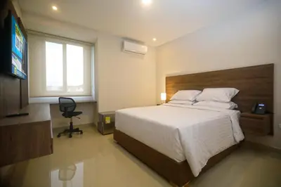 a bedroom with a large bed and a television at Edificio Casa Tabor in Barranquilla