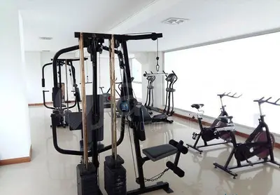 a gym with several exercise bikes in a room at apartamento en bocagrande in Cartagena de Indias