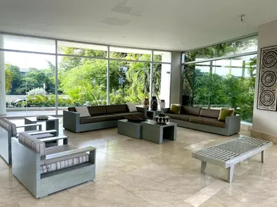 a living room with couches and tables and large windows at Hermoso apartamento familiar /acceso directo a la playa. Morros 3 in Cartagena de Indias