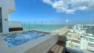 a hot tub on top of a building with a view of the ocean at Penthouse en zona norte cartagena luxury con 3 habitaciones y excelente wifi in Cartagena de Indias