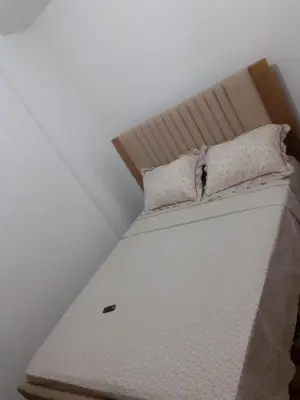 a white bed with a pillow on top of it at Fantástica cartagena accesible para todos in Cartagena de Indias
