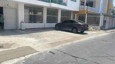 a car parked in front of a building at Bonito apartamento en Cartagena con garaje gratuito in Cartagena de Indias