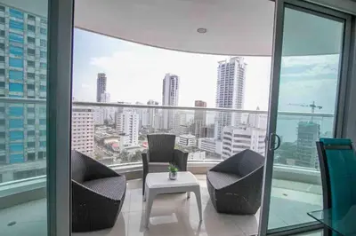 a room with two chairs and a table and a large window at Apartamento Bocagrande Vista al Mar Piso 21 in Cartagena de Indias