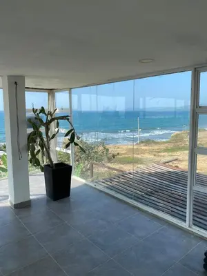 a large window with a view of the ocean at Villa frente al Mar cerca a Barranquilla in Tubará