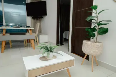 a living room with a table and a potted plant at Hermoso apartamento. Cerca del mar. in Santa Marta