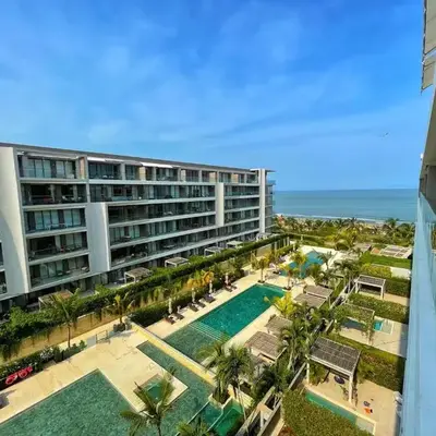Amazing Loft / Private Beach + Pools + Natural