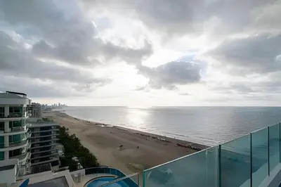 a view of a beach from a building at 1 Dormitorio con salida directa playa de Morros in Cartagena de Indias