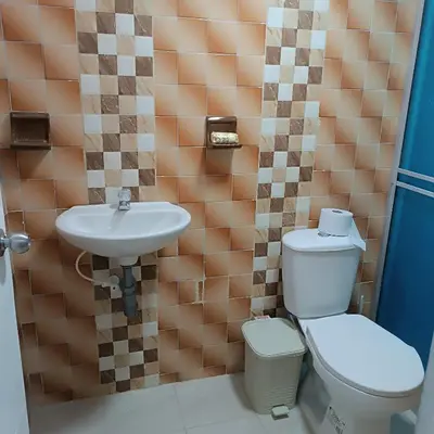 a bathroom with a toilet and a sink at Casa Para 3 a 12 personas in Cartagena de Indias