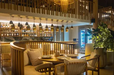 a restaurant with a table and chairs and a dining room at Hotel Aimarawa in Coveñas