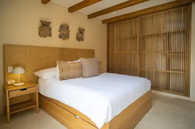 a bedroom with a large bed and a window at Hotel Aimarawa in Coveñas