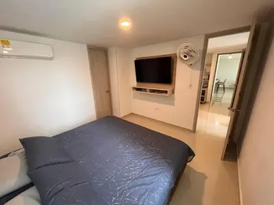 a bedroom with a bed and a flat screen tv at Excelente Apartamento en Villa Campestre, Barranquilla in Puerto Colombia