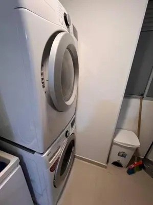 a washer and dryer sitting on top of a wall at Excelente Apartamento en Villa Campestre, Barranquilla in Puerto Colombia