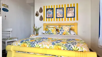 a bedroom with a bed with a yellow bed frame at Mio Mio Beach in Baru