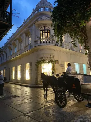 a horse drawn carriage in front of a building at Al Alma Apart-Suites in Cartagena de Indias