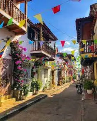 a street with flags and flags on a building at 3CB-1 APARTAMENTO DE 3 ALCOBAS EN EL CENTRO HISTORICO CON AIRE ACONDICIONADO Y WIFI in Cartagena de Indias