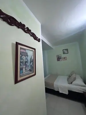 a bedroom with a bed and a framed picture on the wall at 3CB-1 APARTAMENTO DE 3 ALCOBAS EN EL CENTRO HISTORICO CON AIRE ACONDICIONADO Y WIFI in Cartagena de Indias