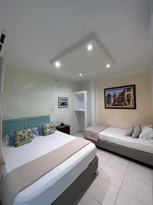 a bedroom with two beds in a room at 3CB-1 APARTAMENTO DE 3 ALCOBAS EN EL CENTRO HISTORICO CON AIRE ACONDICIONADO Y WIFI in Cartagena de Indias