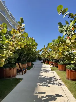 a sidewalk with benches and plants on a building at Lujoso Apto Cartagena - Acceso Directo a la Playa in Cartagena de Indias