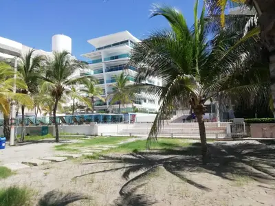 a group of palm trees in front of a building at APARTAMENTO MORROS922 LA BOQUILLA con acceso directo a la Playa in Cartagena de Indias