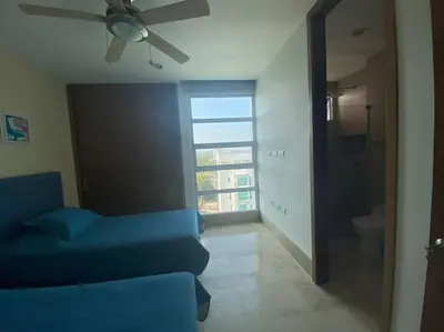 a living room with a couch and a ceiling fan at Las 4 Estaciones Alojamientos de Ensueño Coveñas in Coveñitas