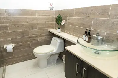 a bathroom with a toilet and a glass sink at Apartamento en Cartagena cerca al aeropuerto y Playa in Cartagena de Indias