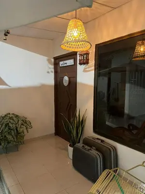 a room with two suitcases and a flat screen tv at Hospedaje Casa Pachi en Cartagena de Indias in Cartagena de Indias