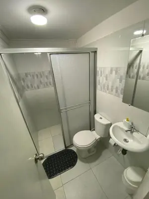 a bathroom with a shower and a toilet and a sink at Habitación cerca al aeropuerto 1 in Cartagena de Indias