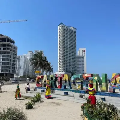 Front beach apartment close to the Cartagena letters