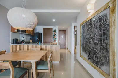 a dining room and kitchen with a table and chairs at Frente Al Mar Ciudad Antigua Home Office 14B in Cartagena de Indias