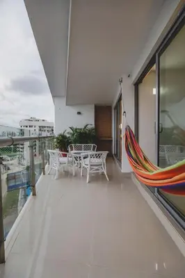 a balcony with a hammock and a table and chairs at Frente al Mar home office 7B in Cartagena de Indias