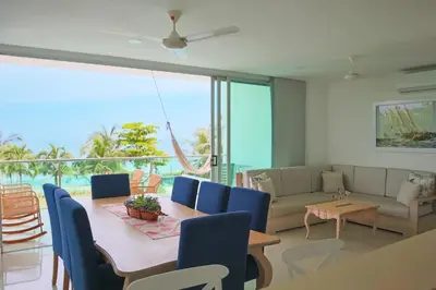 a living room with a table and chairs and a couch at Magico Apartamento Frente al Mar 3 Habitaciones TR21 in Coveñas