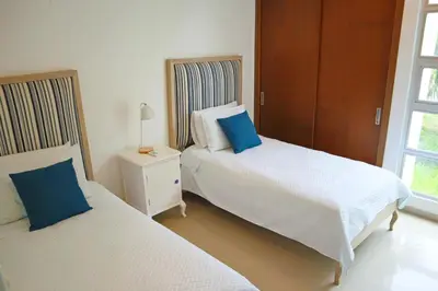 a bedroom with two beds and a window at Magico Apartamento Frente al Mar 3 Habitaciones TR21 in Coveñas