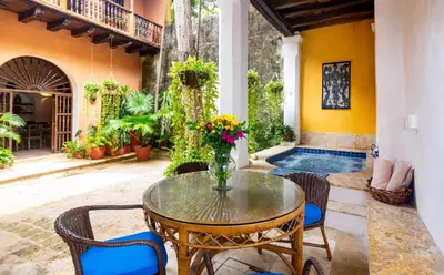 a patio with a table and chairs and a pool at 4CB-1 CASA COLONIAL DE 4 HABITACIONES EN EL CENTRO HISTORICO DE CARTAGENA in Cartagena de Indias