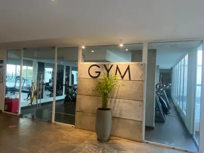 a gym with a potted plant in front of a building at Ctgna 10 personas 3 habitaciones Playa Américas Morros in Cartagena de Indias