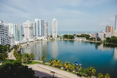 a large lake in the middle of a city at Cartagena apto estudio piso 12 frente a la playa in Cartagena de Indias