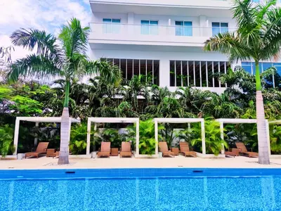 a hotel with a pool in front of a building at Playa Dormida 2. Hermoso apartamento frente al mar in Santa Marta